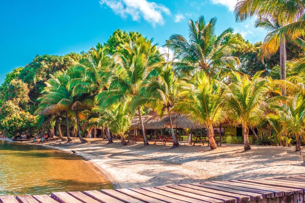 Denny'S Beach Resort Hotel Mariscos Exterior foto