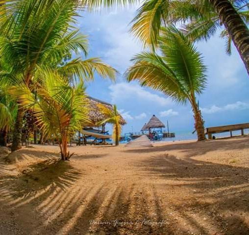 Denny'S Beach Resort Hotel Mariscos Exterior foto